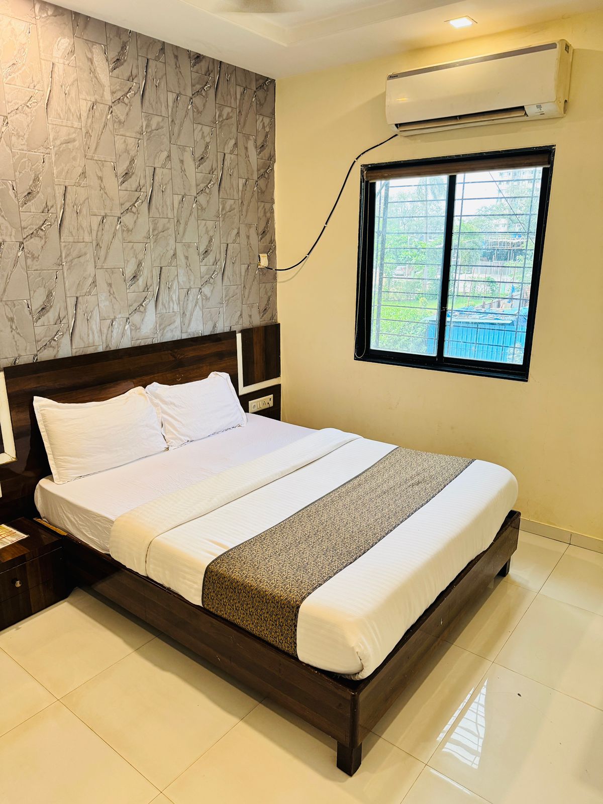 king size double bed 2