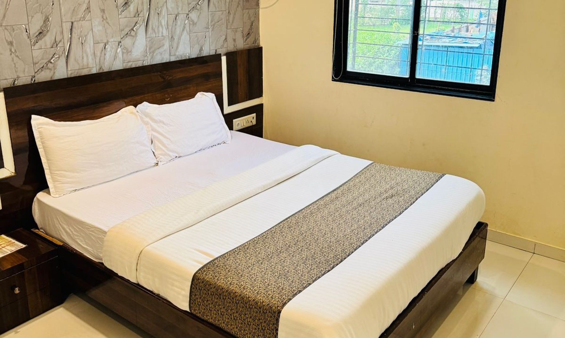 king size double bed 2